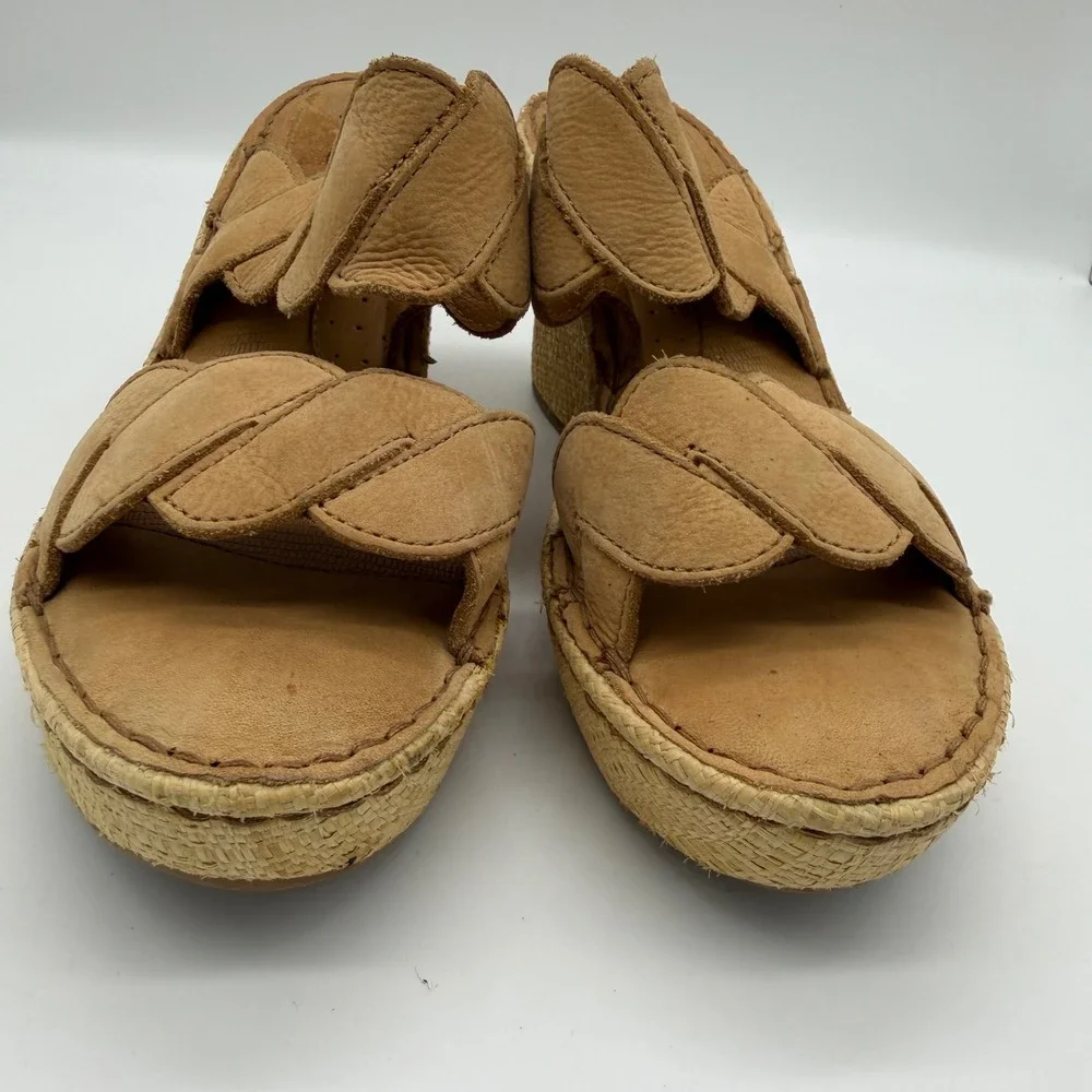 b.o.c. Born Concept Tan Leather Scalloped‎ Wedge Boho Sandals BC2957 Size 9